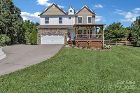 18 Glen Coe Dr, Fletcher, NC 28732