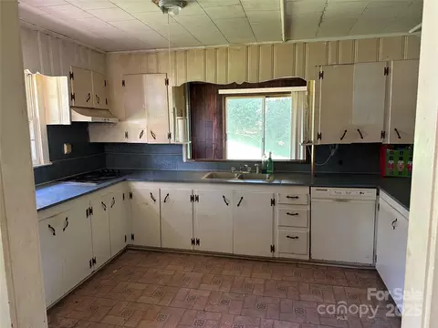 Kitchen - 107 E Hunt Dr, Nebo, NC 28761 photo 1 of 2