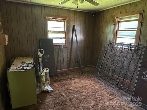 Bedroom - 107 E Hunt Dr, Nebo, NC 28761 photo 2 of 3