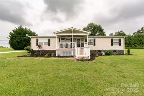 174 Way Home Ln, Columbus, NC 28722