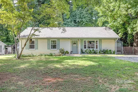 5107 Delivau Dr, Charlotte, NC 28215