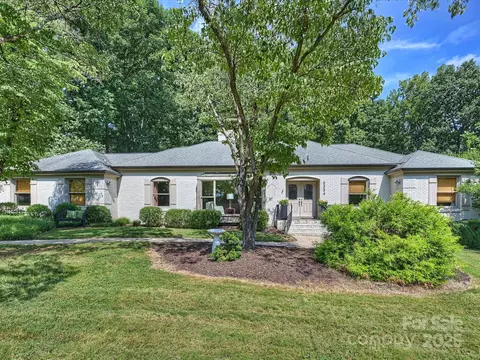 6334 Fair Valley Dr, Charlotte, NC 28226
