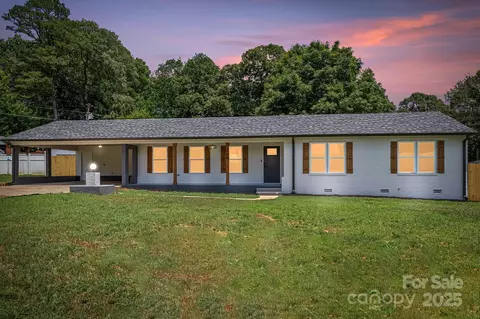 109 Robin Ln, Statesville, NC 28677