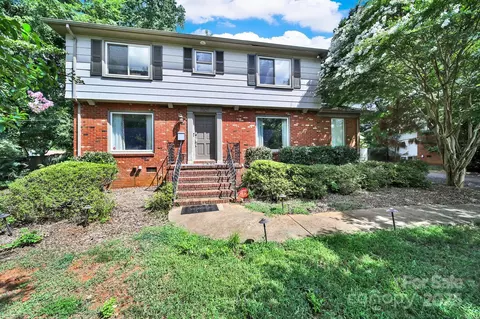 7009 Rockledge Dr, Charlotte, NC 28210
