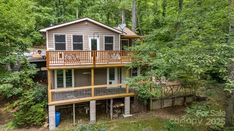 695 Huckleberry Mountain Rd, Hendersonville, NC 28792