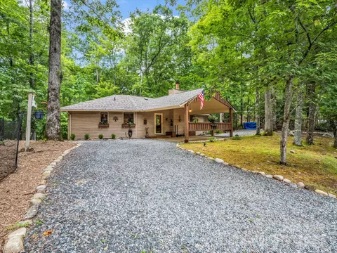 138 Ohwanteska Ln, Brevard, NC 28712