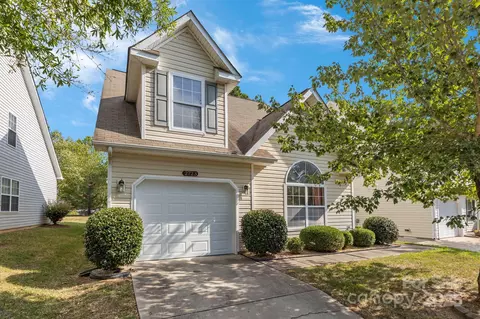 2723 Rozzelles Landing Dr, Charlotte, NC 28214