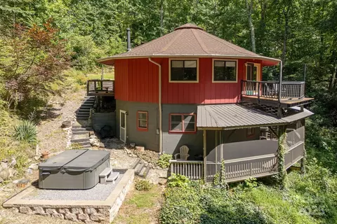 78 Bryant Rd, Swannanoa, NC 28778
