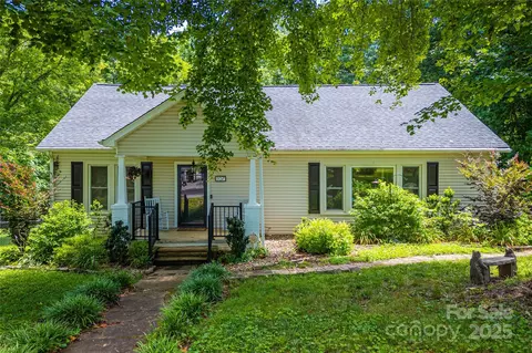 107 Burke Dr, Morganton, NC 28655