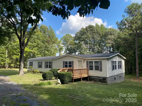 176 Hunters Glen Rd, Troy, NC 27371