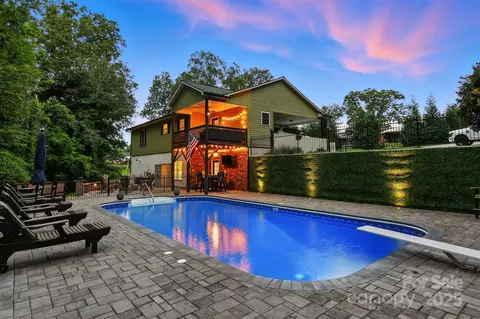 88 Pinewood Rd, Granite Falls, NC 28630
