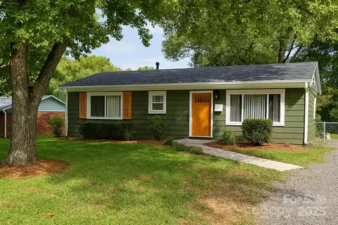 621 Reeves Ct, Charlotte, NC 28208