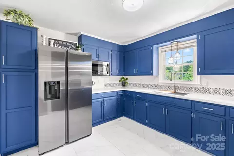 636 Hillcrest St, Hudson, NC 28638