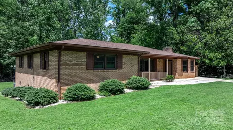 3195 Meadowbrook St, Valdese, NC 28690