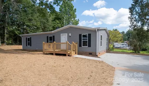 1909 Parkwood Dr, Lenoir, NC 28645