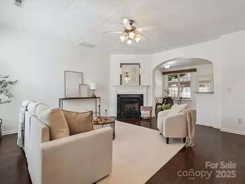 Living - 927 Copperstone Ln, Fort Mill, SC 29708 photo 4 of 4