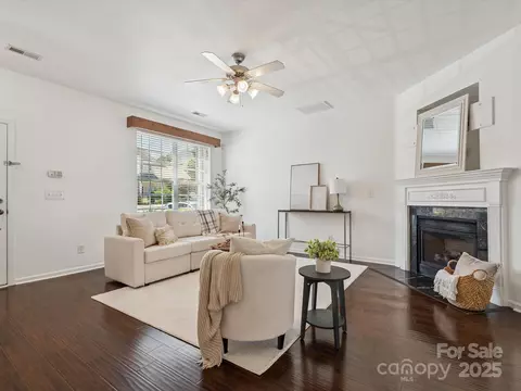 Living - 927 Copperstone Ln, Fort Mill, SC 29708 photo 2 of 4