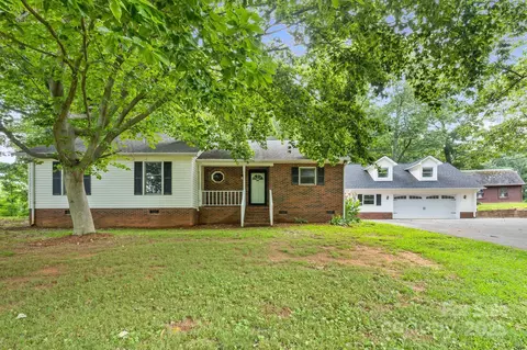 136 Ridgewood Ln, Statesville, NC 28677