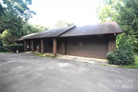 501 Locust Grove Dr, Waynesville, NC 28785