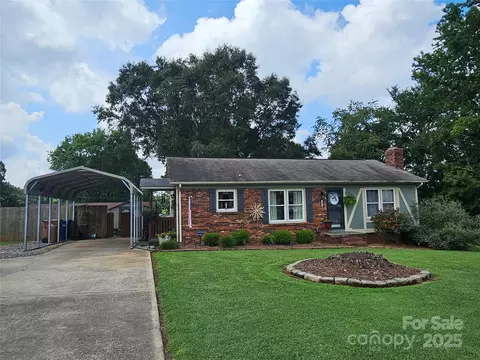 818 S Laurel St, Lincolnton, NC 28092