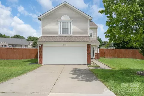 15210 Pangborn Pl, Charlotte, NC 28278