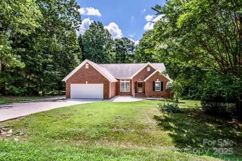 135 Woodstork Cove Dr, Mooresville, NC 28117