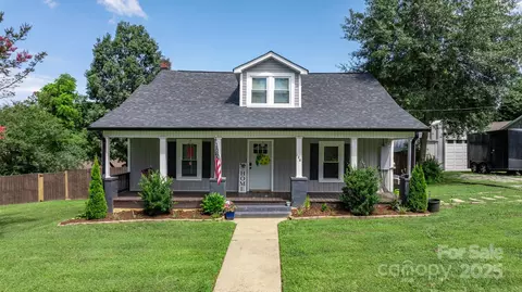 126 Huss Ave, Hudson, NC 28638