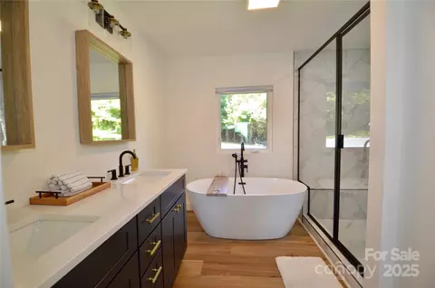 Bath - 298 Patricelli St, Boone, NC 28607 photo 1 of 5