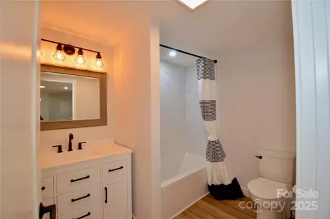 Bath - 298 Patricelli St, Boone, NC 28607 photo 5 of 5