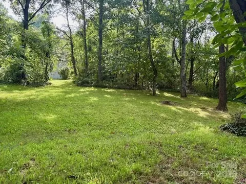 99999 Waters 61 Rd #61, Asheville, NC 28805