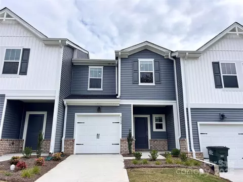 4139 Summit Woods Dr, Charlotte, NC 28216