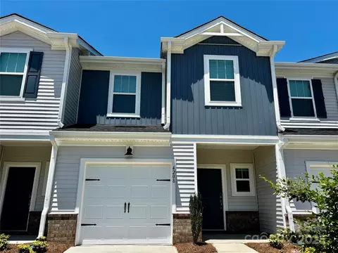 4208 Summit Woods Dr, Charlotte, NC 28216