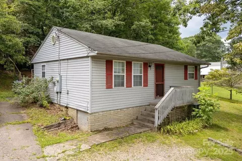 113 N Fork Rd, Black Mountain, NC 28711