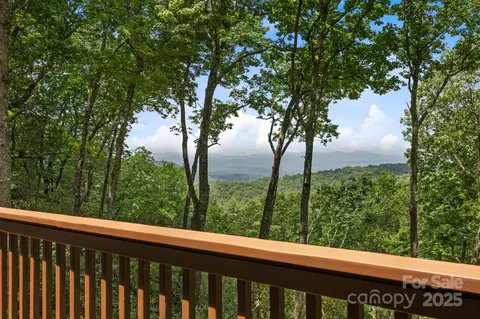 110 Thrashing Rock Dr, Hendersonville, NC 28739