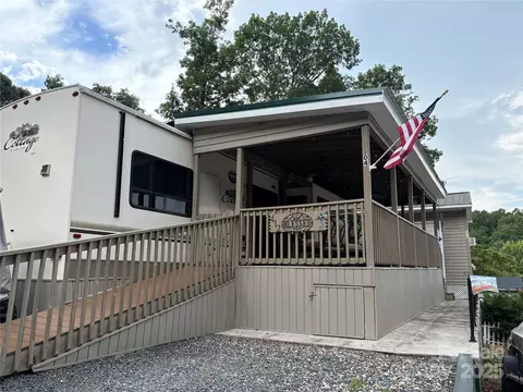 104 Cedar Ln, New London, NC 28127