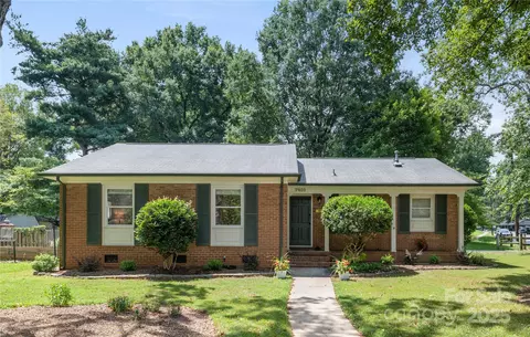 7400 Woodstream Dr, Charlotte, NC 28210