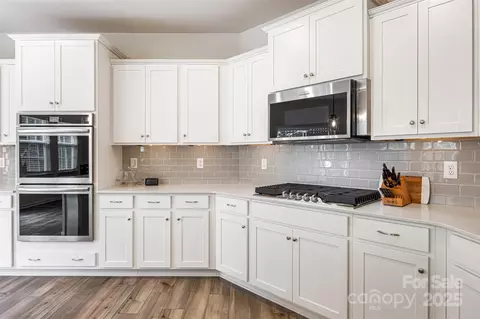 Kitchen - 5617 Soft Shell 384 Dr #384, Lancaster, SC 29720 photo 4 of 5