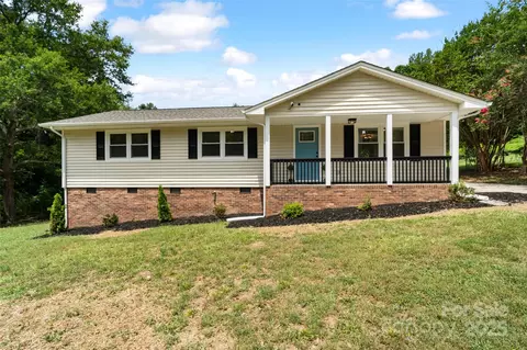 4504 Longbriar Dr, Gastonia, NC 28056