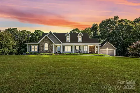 4844 Crestside St, Claremont, NC 28610