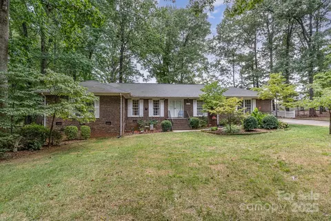 10004 Snowflake Ct, Charlotte, NC 28215