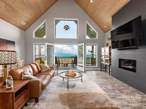 1070 Gold City Ln, Franklin, NC 28734