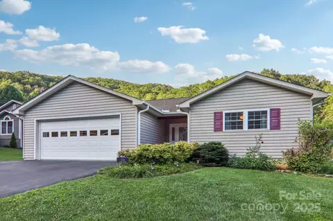 110 Pinellas Ln, Waynesville, NC 28785