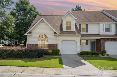 11921 Lambert Bridge Dr, Charlotte, NC 28270