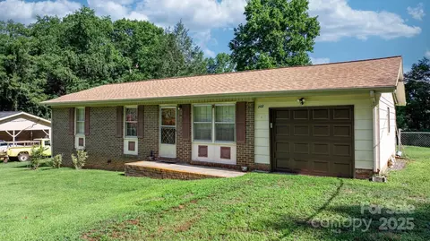 202 Edgewood Cir, Morganton, NC 28655