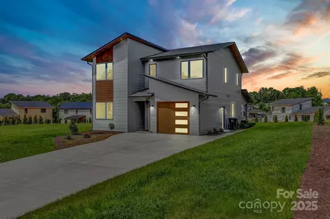79 Scott Meadows Dr, Asheville, NC 28806
