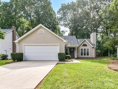 4222 Huntmeadow Dr, Charlotte, NC 28269