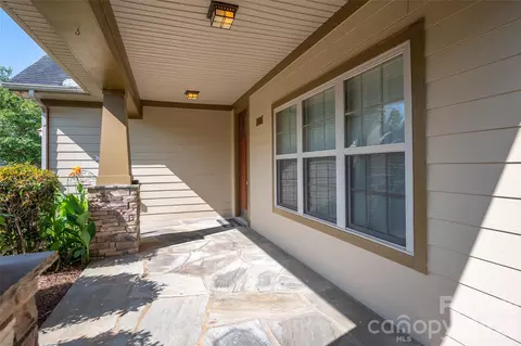 102 Coral Ln, Mooresville, NC 28117