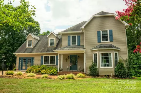 129 Countrywood Dr, Forest City, NC 28043