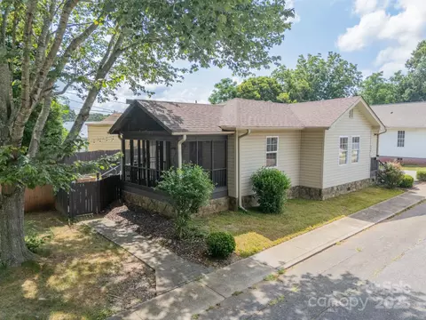 448 17th St, Cramerton, NC 28032