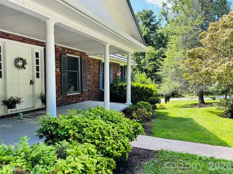 328 Melody Ln, Saluda, NC 28773